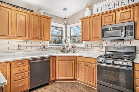 Kitchen - 8309 E 124th Ln, Crown Point, IN 46307 photo 2 of 2