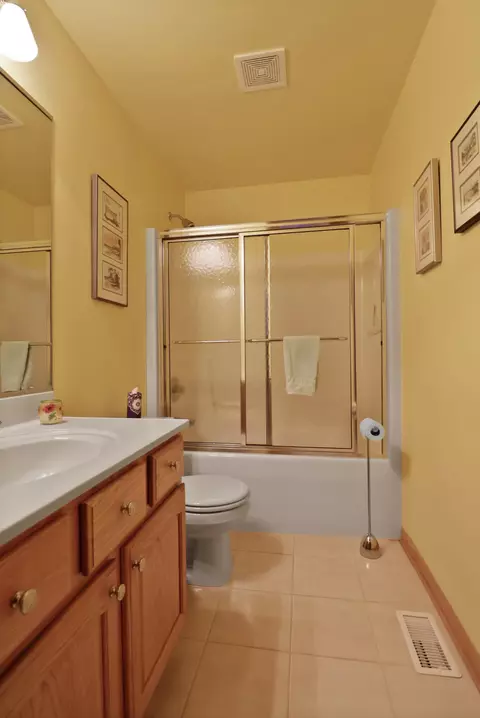 Bath - 231 E 125th Ave, Crown Point, IN 46307 photo 3 of 3