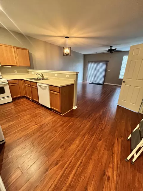 Living - 905 Flagstone Dr, Dyer, IN 46311 photo 1 of 2