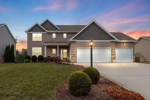 3252 Field Hawk Dr, Valparaiso, IN 46383