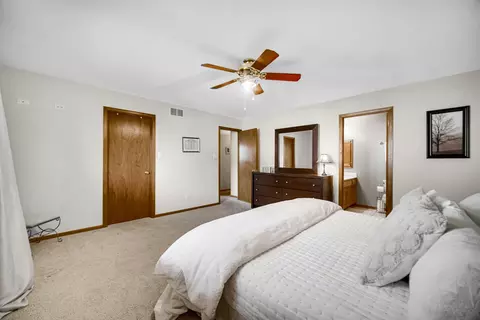 881 Robin Ct, Dyer, IN 46311 photo 16