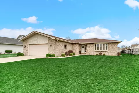 881 Robin Ct, Dyer, IN 46311 photo 1