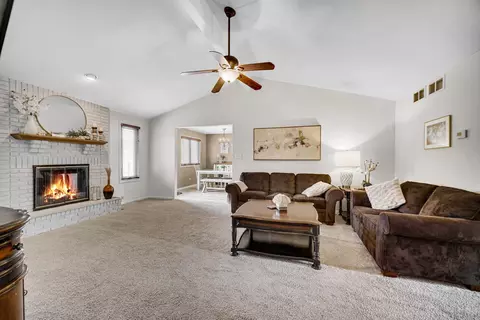 881 Robin Ct, Dyer, IN 46311 photo 10