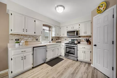 881 Robin Ct, Dyer, IN 46311 photo 6