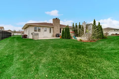 881 Robin Ct, Dyer, IN 46311 photo 23