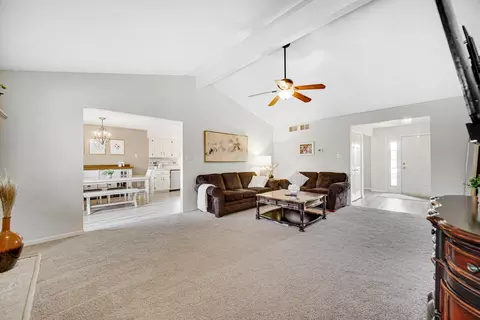 881 Robin Ct, Dyer, IN 46311 photo 3