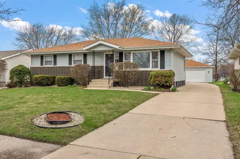 1915 Magnolia Ln, Munster, IN 46321