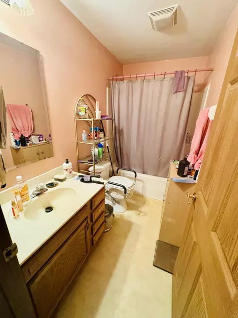 Bath - 2249 Taney Pl, Gary, IN 46404 photo 2 of 2