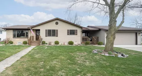Exterior - 210 Elizabeth Dr, Crown Point, IN 46307 photo 1 of 4