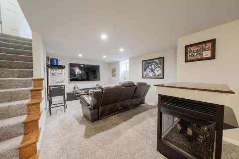 Living - 210 Elizabeth Dr, Crown Point, IN 46307 photo 3 of 3