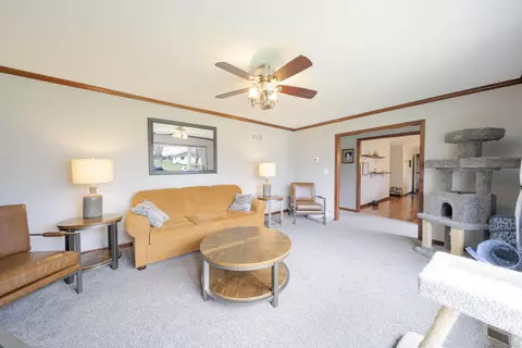 Living - 210 Elizabeth Dr, Crown Point, IN 46307 photo 1 of 3
