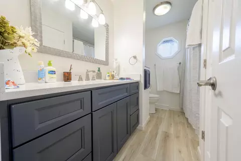Bath - 210 Elizabeth Dr, Crown Point, IN 46307 photo 3 of 3