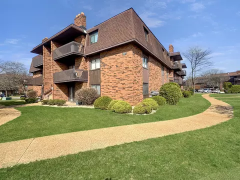 2023 45th St #304, Highland, IN 46322