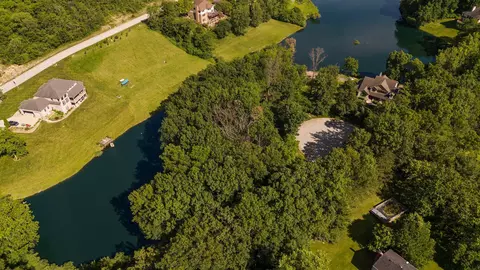 84 Freedom Lake N Ct, Valparaiso, IN 46385