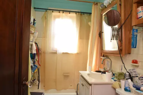 Bath - 2112 Stanton Ave, Whiting, IN 46394 photo 1 of 2