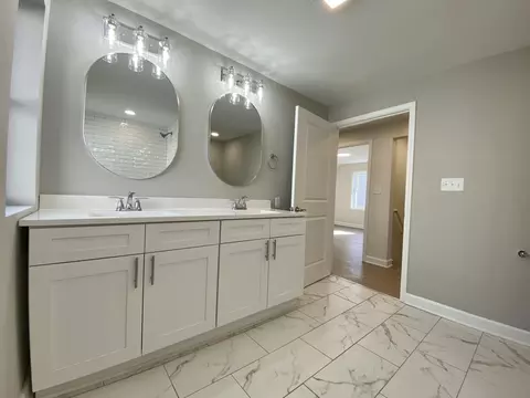 Bath - 1448 John St, Whiting, IN 46394 photo 2 of 4
