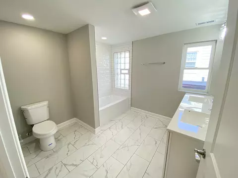 Bath - 1448 John St, Whiting, IN 46394 photo 4 of 4