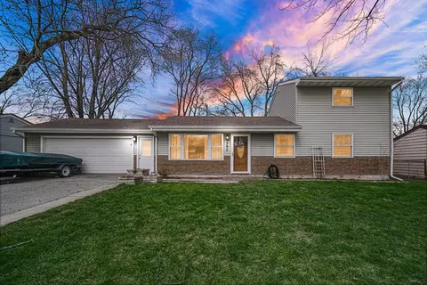 395 Brook Dr, Valparaiso, IN 46385