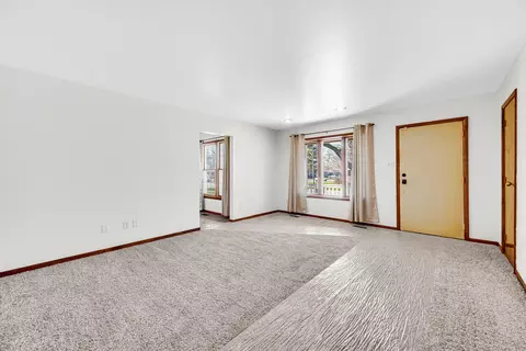 1123 E Miller St, Griffith, IN 46319 photo 4