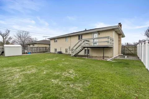 3705 Manor Dr, Highland, IN 46322 photo 3