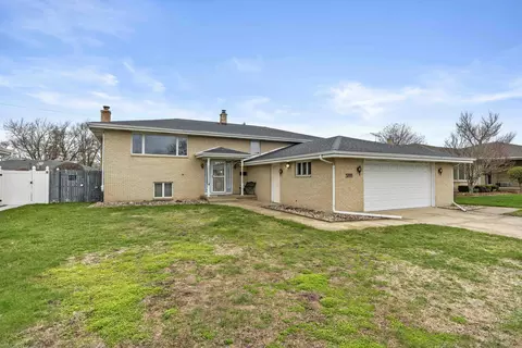 3705 Manor Dr, Highland, IN 46322 photo 1