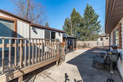 318 W 38th Ct, Griffith, IN 46319 photo 6