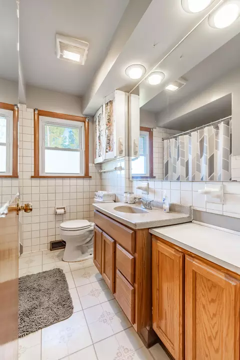 318 W 38th Ct, Griffith, IN 46319 photo 17