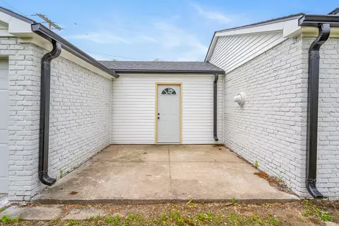 Exterior - 830 W 39th Ave, Gary, IN 46408 photo 9 of 12