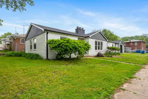 Exterior - 830 W 39th Ave, Gary, IN 46408 photo 4 of 12