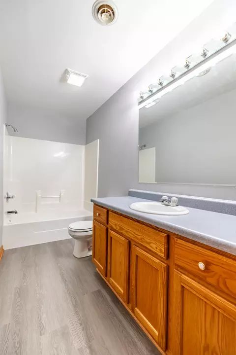 Bath - 961 Cedar Dr, Crown Point, IN 46307 photo 2 of 4