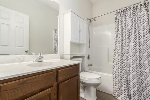 Bath - 7519 E 112th Ave, Crown Point, IN 46307 photo 2 of 2