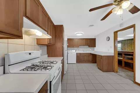 7906 Walnut Ave, Hammond, IN 46324 photo 8