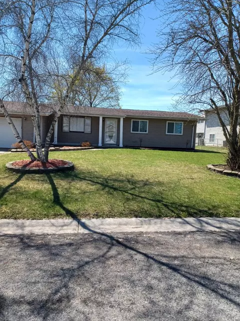 416 Sturgeon Dr, Valparaiso, IN 46385