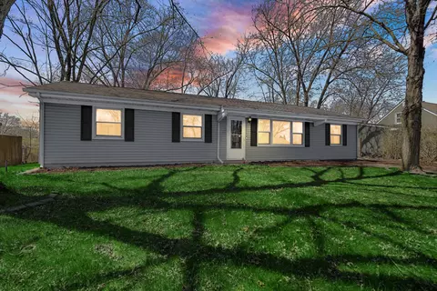 716 Devonshire Rd, Valparaiso, IN 46385
