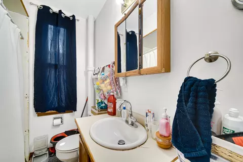 Bath - 1254 150th St, Hammond, IN 46327 photo 1 of 2