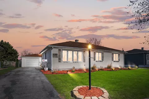 8143 Grace St, Highland, IN 46322