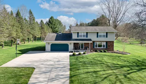 422 Southfield Ln, Valparaiso, IN 46385