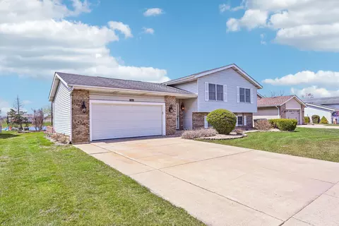 2806 Painted Leaf Dr, Crown Point, IN 46307 photo 3