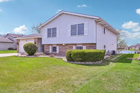 2806 Painted Leaf Dr, Crown Point, IN 46307 photo 4
