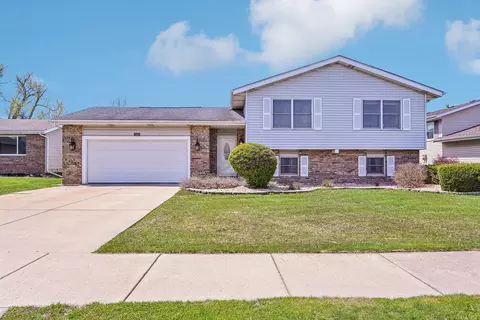 2806 Painted Leaf Dr, Crown Point, IN 46307 photo 2