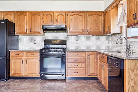2806 Painted Leaf Dr, Crown Point, IN 46307 photo 17