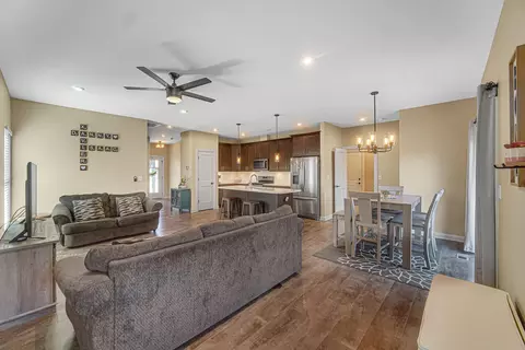 2658 Limestone Ln, Valparaiso, IN 46385 photo 3