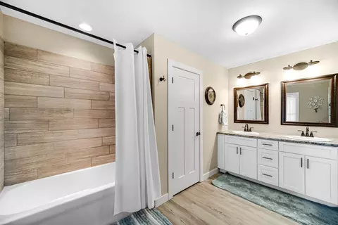 Bath - 5611 E 1156, De Motte, IN 46310 photo 3 of 3