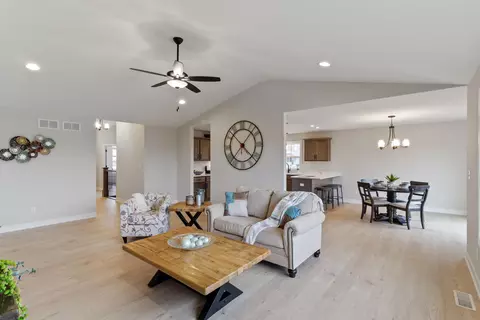 14033 Blue Sky Ct, Saint John, IN 46373 photo 7