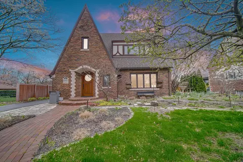 8505 Northcote Ave, Munster, IN 46321