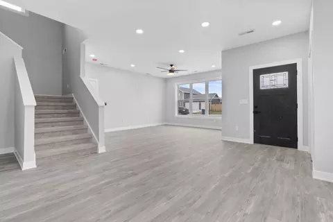 Living - 5212 Torrence Ave, Hammond, IN 46320 photo 2 of 3