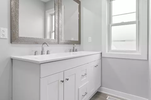 Bath - 5212 Torrence Ave, Hammond, IN 46320 photo 2 of 3