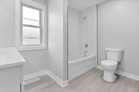 Bath - 5212 Torrence Ave, Hammond, IN 46320 photo 3 of 3