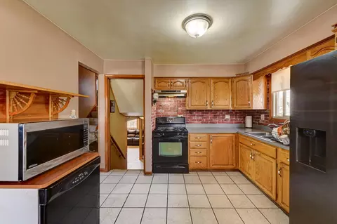 Kitchen - 505 Osage Dr, Dyer, IN 46311 photo 1 of 2
