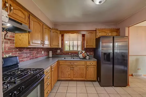 Kitchen - 505 Osage Dr, Dyer, IN 46311 photo 2 of 2